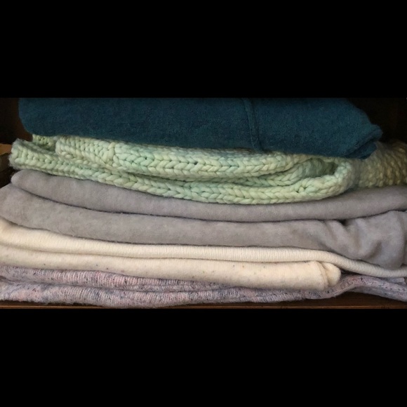 Hi, I’m Kate! Thanks for looking at my closet! - Picture 6 of 7